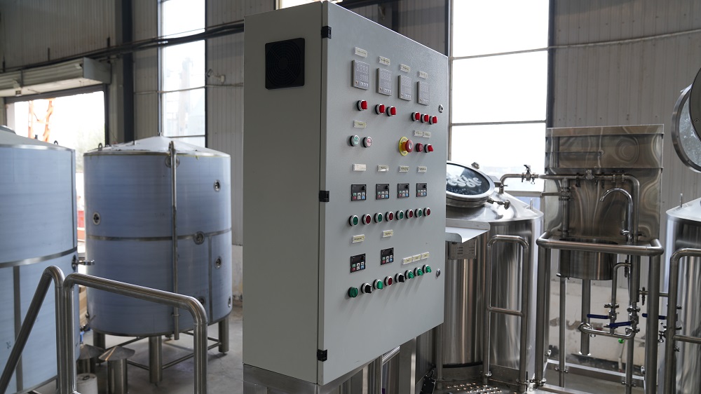 天泰精釀<a href=http://m.zgvsh.cn/ target=_blank class=infotextkey>啤酒設(shè)備</a>PID釀造控制柜
