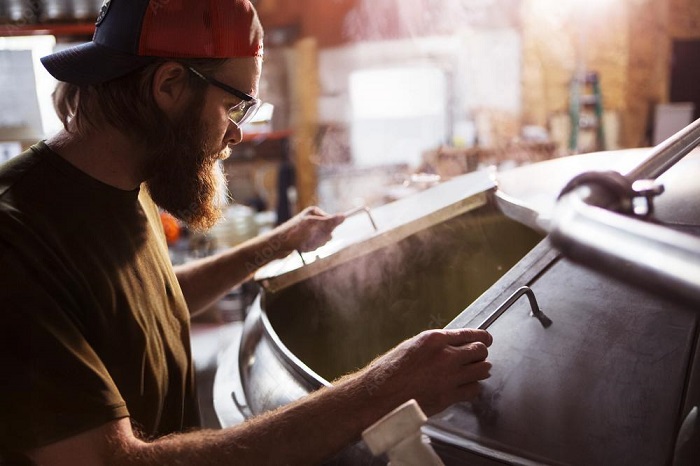 啤酒廠自動化的時代背景下，釀造工人該何去何從？