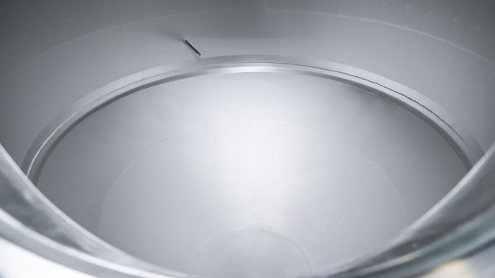 天泰<a href=http://m.zgvsh.cn/ target=_blank class=infotextkey>啤酒設(shè)備</a>發(fā)酵罐內(nèi)部角度拋光