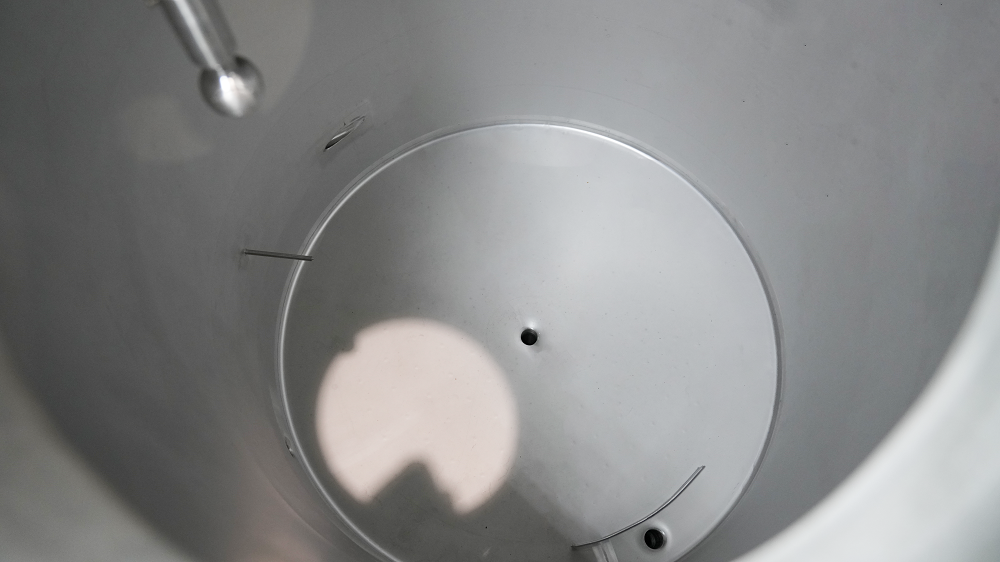 天泰精釀<a href=http://m.zgvsh.cn/ target=_blank class=infotextkey>啤酒設(shè)備</a> 啤酒漩沉罐內(nèi)部