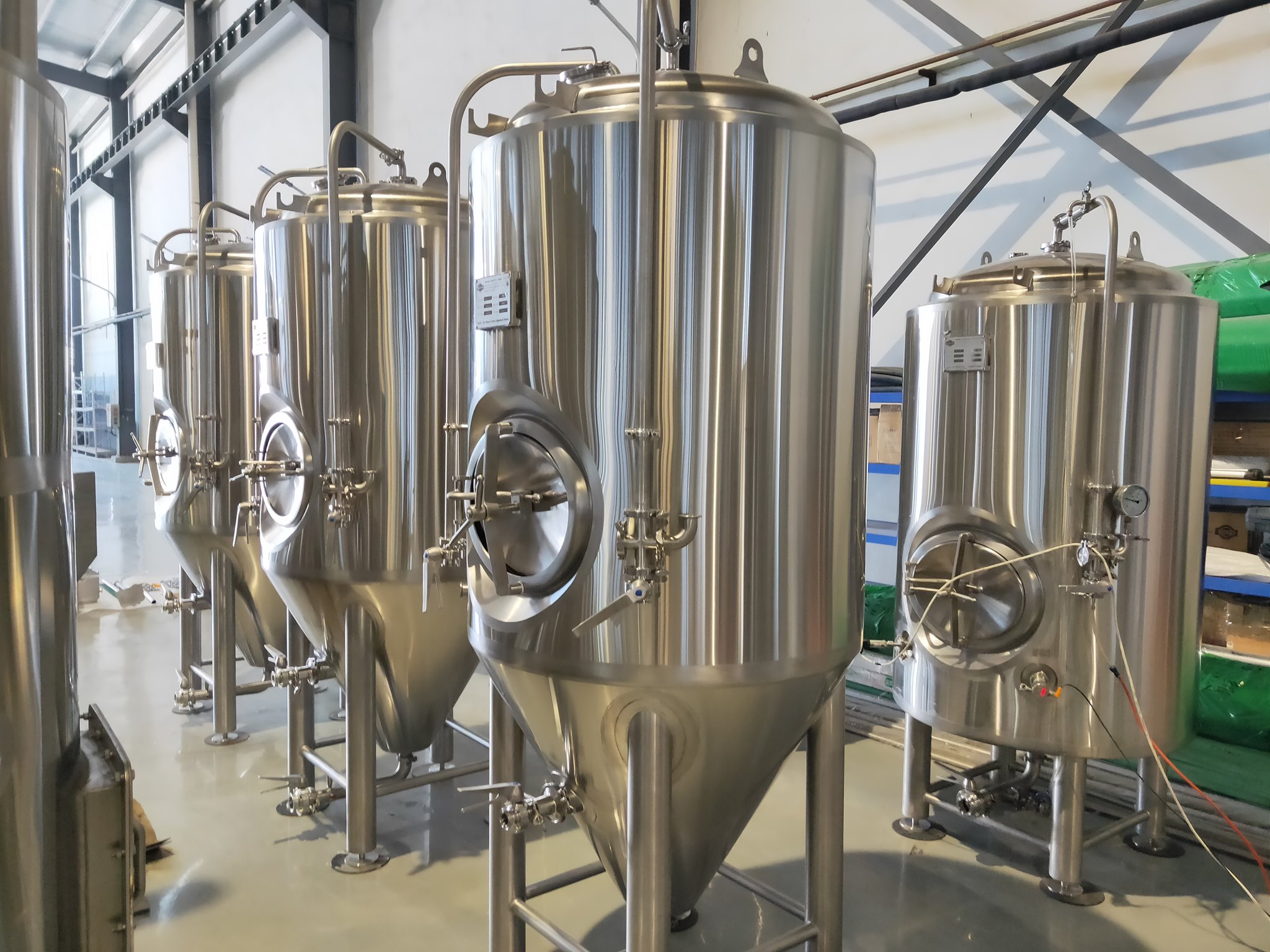 精釀啤酒設備,啤酒廠設備,錐形發(fā)酵罐